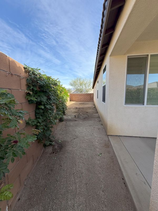 Building Photo - 39613 Taffala Dr