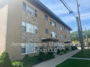 Building Photo - 6047 N Northwest Hwy