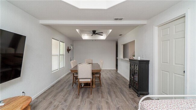 Building Photo - 21 S Casa Linda St