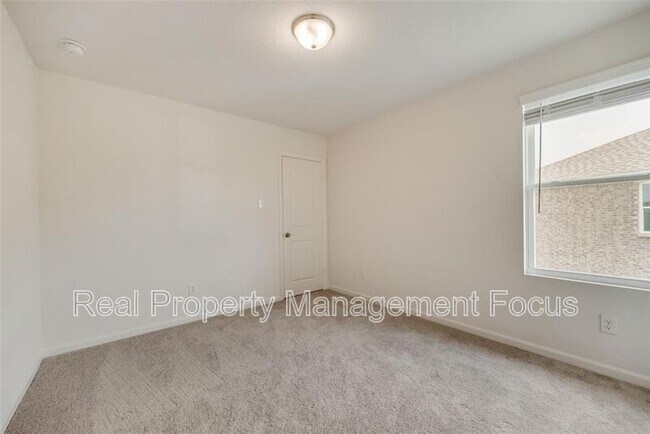 Building Photo - 713 Peach Tree Ln