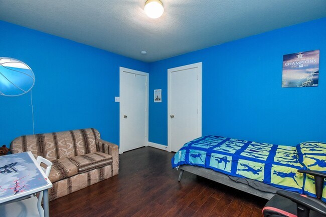 Building Photo - 10735 Cobblecreek Way