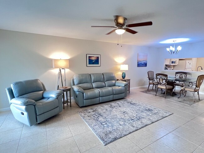 Building Photo - ** 2 BED-2 BATH FIRST FLOOR CONDO AT GLENM...