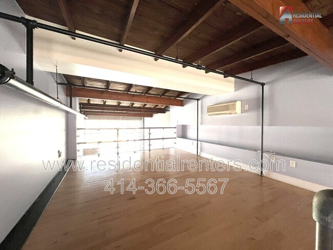 Building Photo - 3059 N Weil St