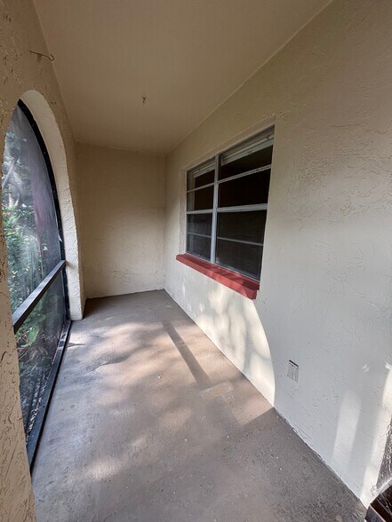 Building Photo - 2 Bed/2 Bath