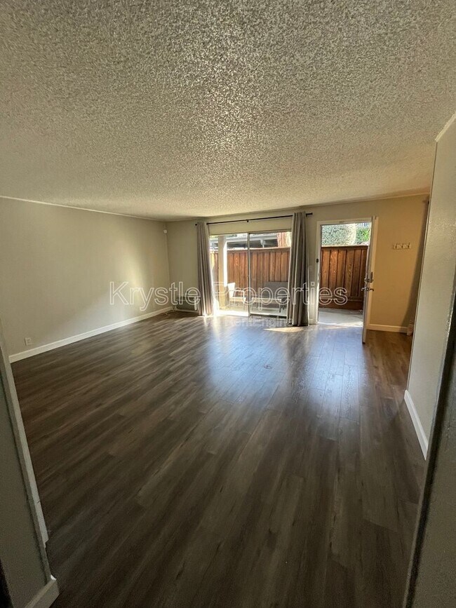 Building Photo - 1060 Oak Grove Rd