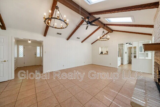 Building Photo - 425 Crestwood Dr
