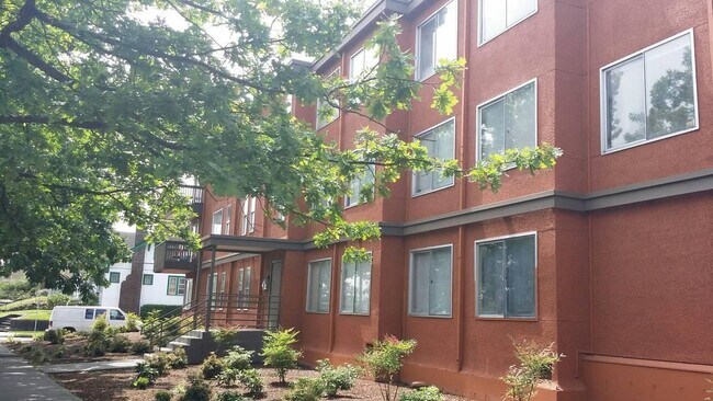 Building Photo - 5913 Rainier Ave S