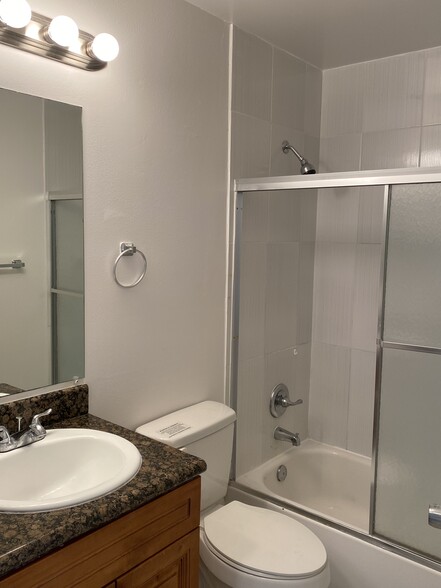 Guest Bath - 11263 W Atlantic Blvd