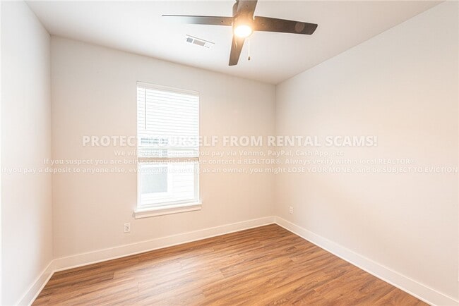 Building Photo - 1047 S Laramie Hts