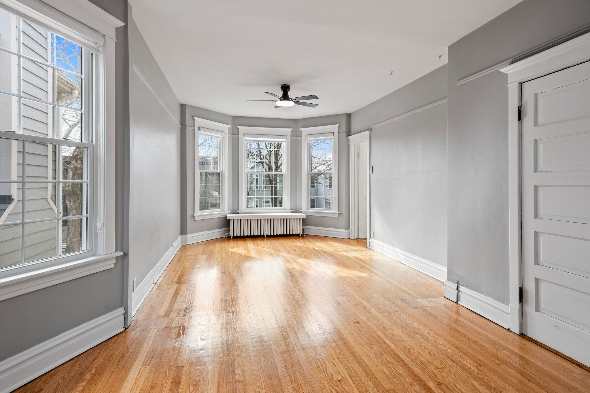 Building Photo - 3915 N Seeley Ave