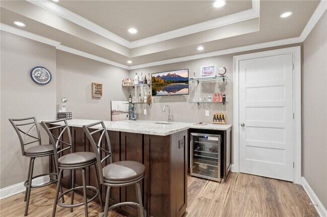 Building Photo - 8205 Applewood Ct