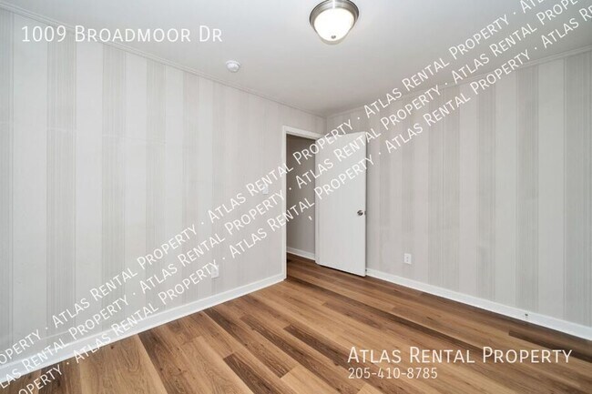 Building Photo - 1009 Broadmoor Dr