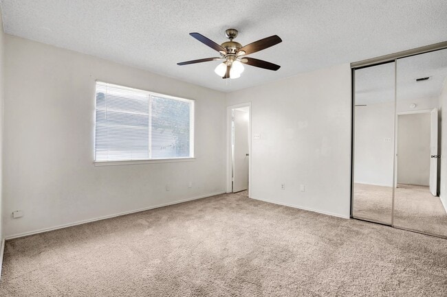 Building Photo - 7204 Hardesty