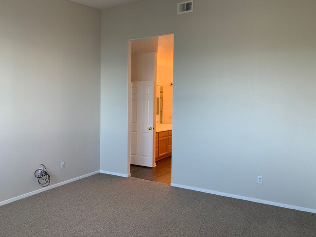 Building Photo - 39 Outlook Cir