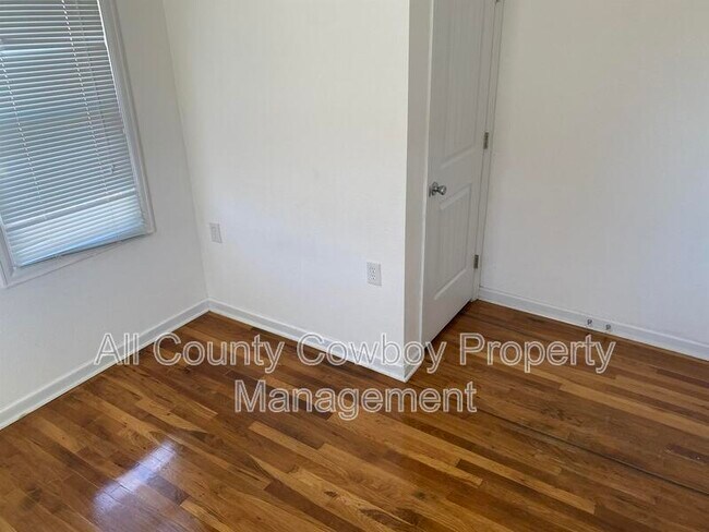 Building Photo - 1222 Logan Ave