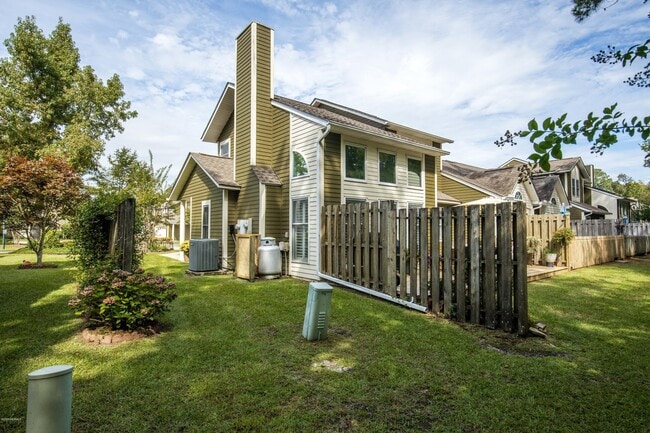 Building Photo - 504 Cedarwood Village
