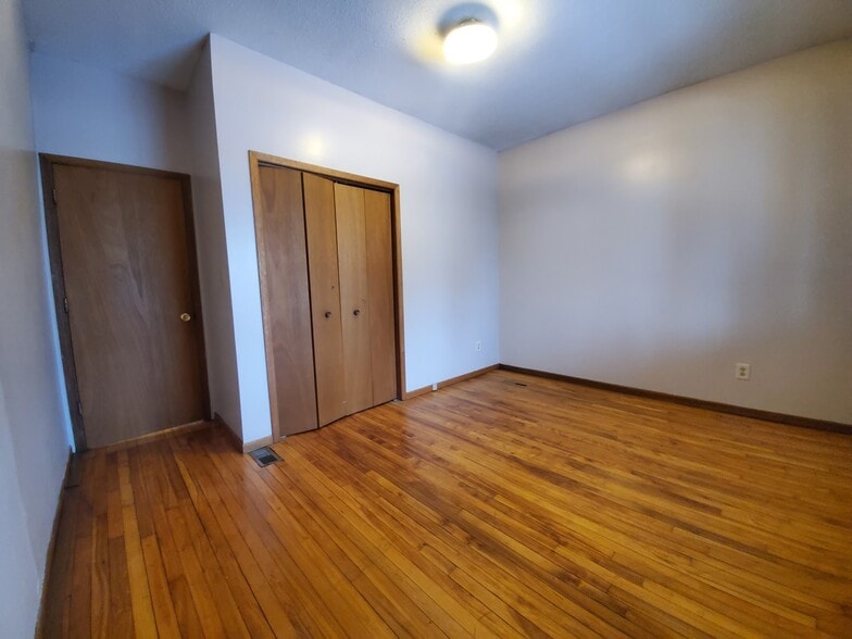 Building Photo - 616 Fillmore st ne