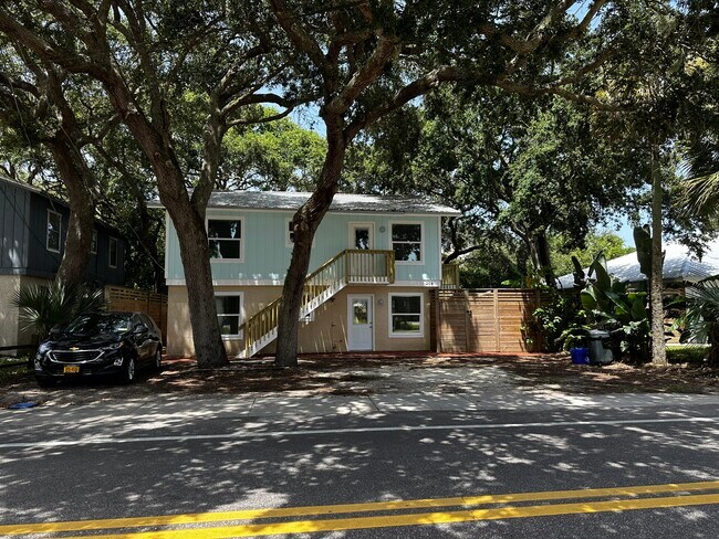 Building Photo - 208 A St