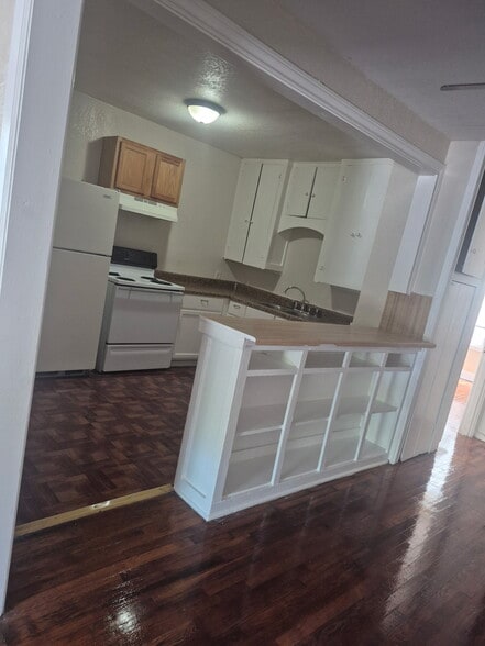 Building Photo - 3143 Magnoila, Unit b