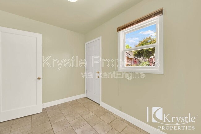 Building Photo - 549 Cedar St