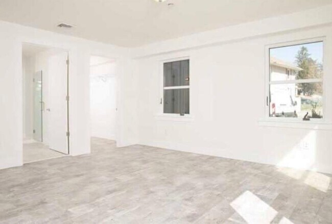 Building Photo - 121 Rombout Ave