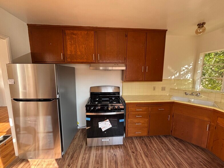 Building Photo - 4616 Kingswell Ave