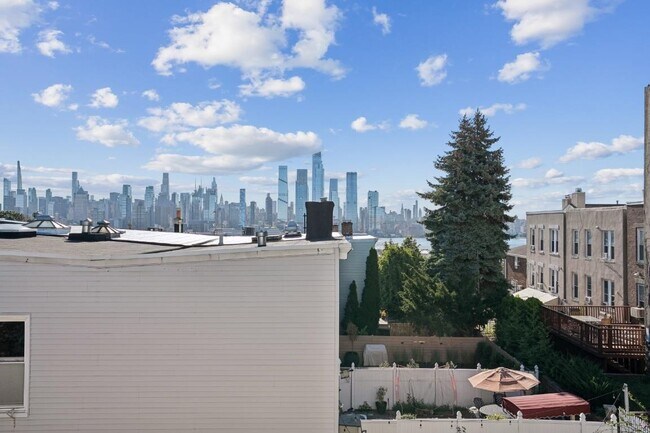 Building Photo - 502 Gregory Ave