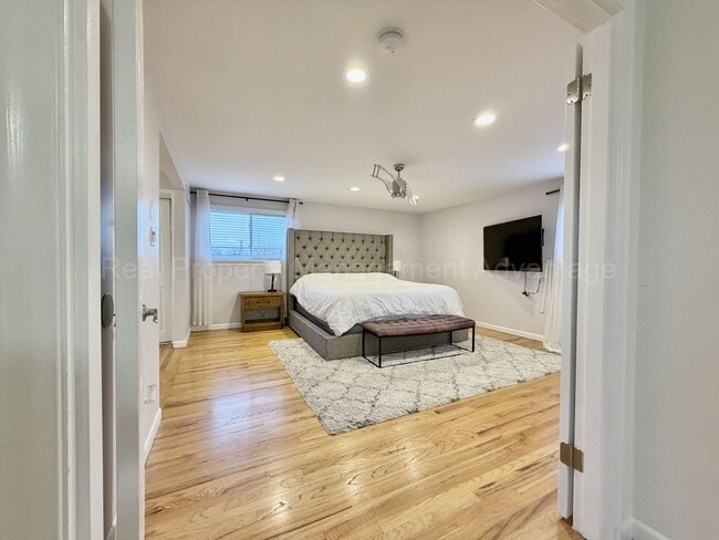 Building Photo - Spacious 4-Bedroom Minutes from Birmingham