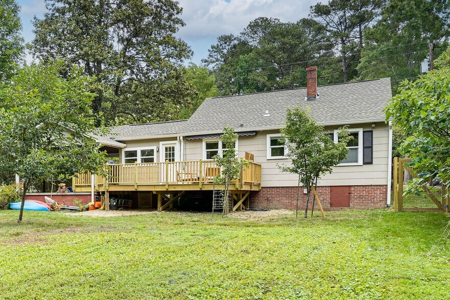 Building Photo - 100 Blackwood Dr