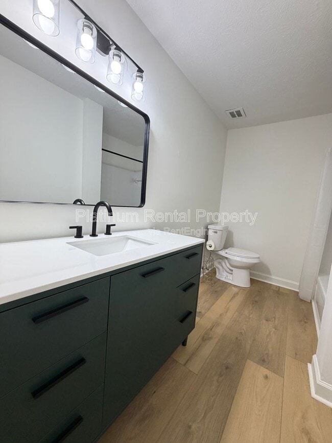 Building Photo - 335 Winding River Dr