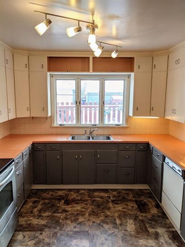 Building Photo - 303KENT