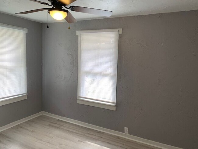 Building Photo - Newly Remodeled, 1 Bedroom 1 Bathroom Home...