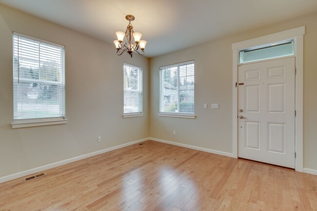 Building Photo - Spacious 4 bedroom home in Redmond!