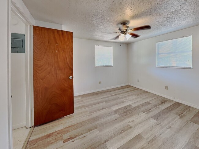 Building Photo - 9610 N 12th St