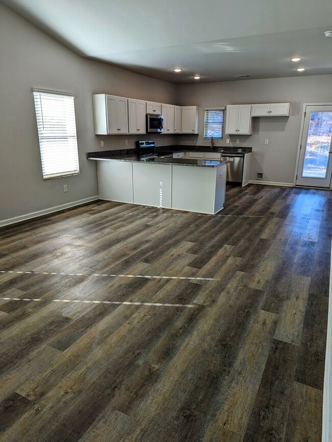 Building Photo - Gorgeous Newer Constuction 2 Bedroom 2 Bat...