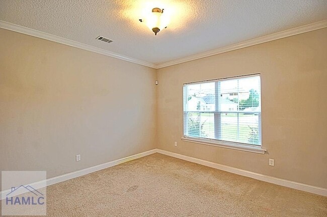 Building Photo - 582 Burke Dr