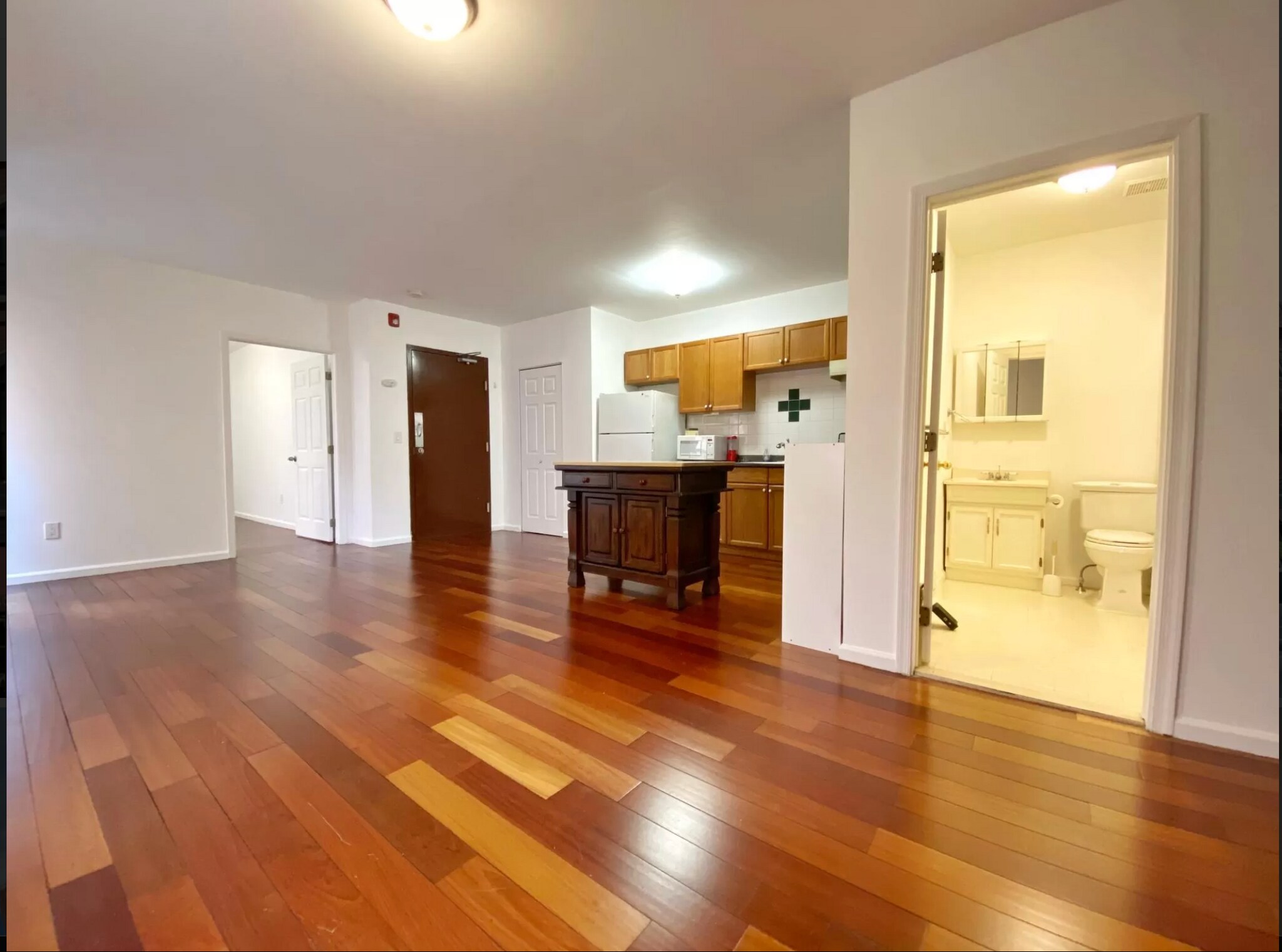 Building Photo - 701 Chestnut St