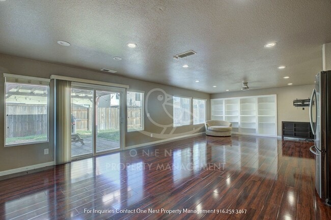 Building Photo - 3 bdrm 2 bth - Great Floorplan