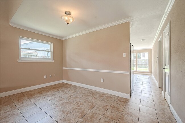 Building Photo - 5023 Whispering Falls Dr