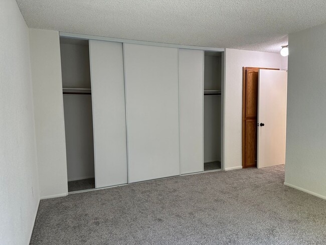 Building Photo - Mature dog considered. Nice home, convenient location off Placer & Wisconsin, Rdg.