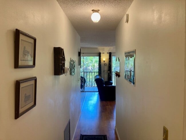 Building Photo - Captains' Lodge Old Homosassa