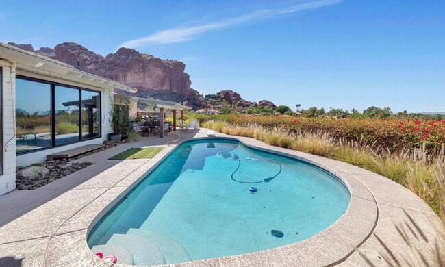 Building Photo - 5526 Camelback Canyon Dr