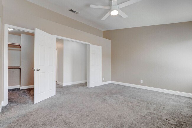 Building Photo - 26 Fantasia Ln