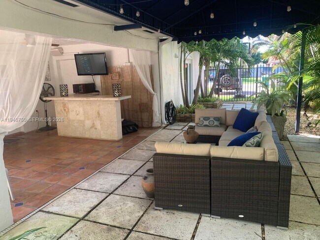 Building Photo - 10841 SW 67th Dr