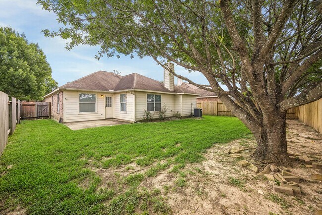 Building Photo - 24027 Floragate Dr