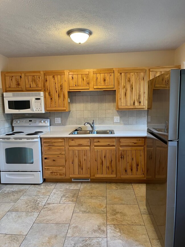 Building Photo - Make this  beautiful home yours!! Features...