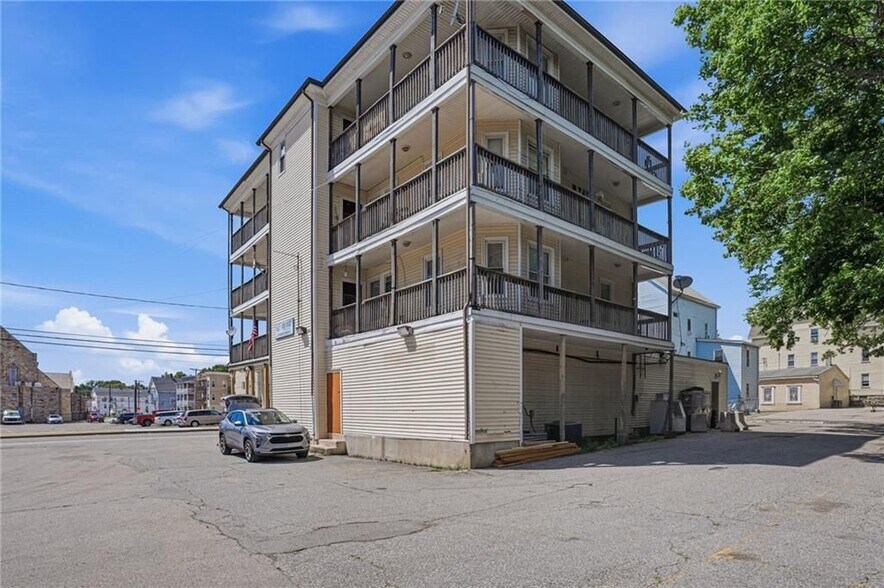 Building Photo - 937 Social St