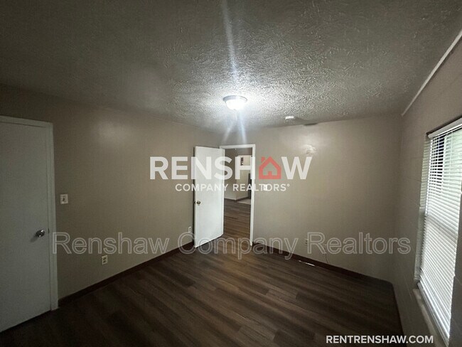 Building Photo - 118 Rosewood Cir