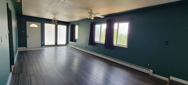 Building Photo - 655 3rd St