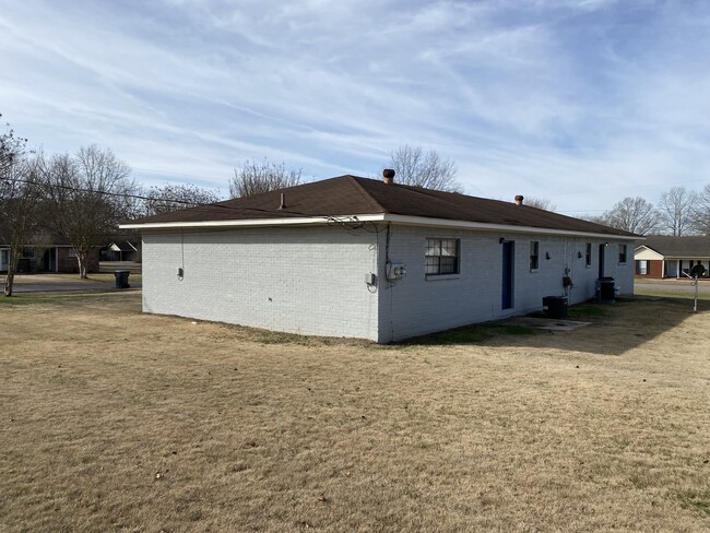 Building Photo - Pirate Cove Apartments D5-D6